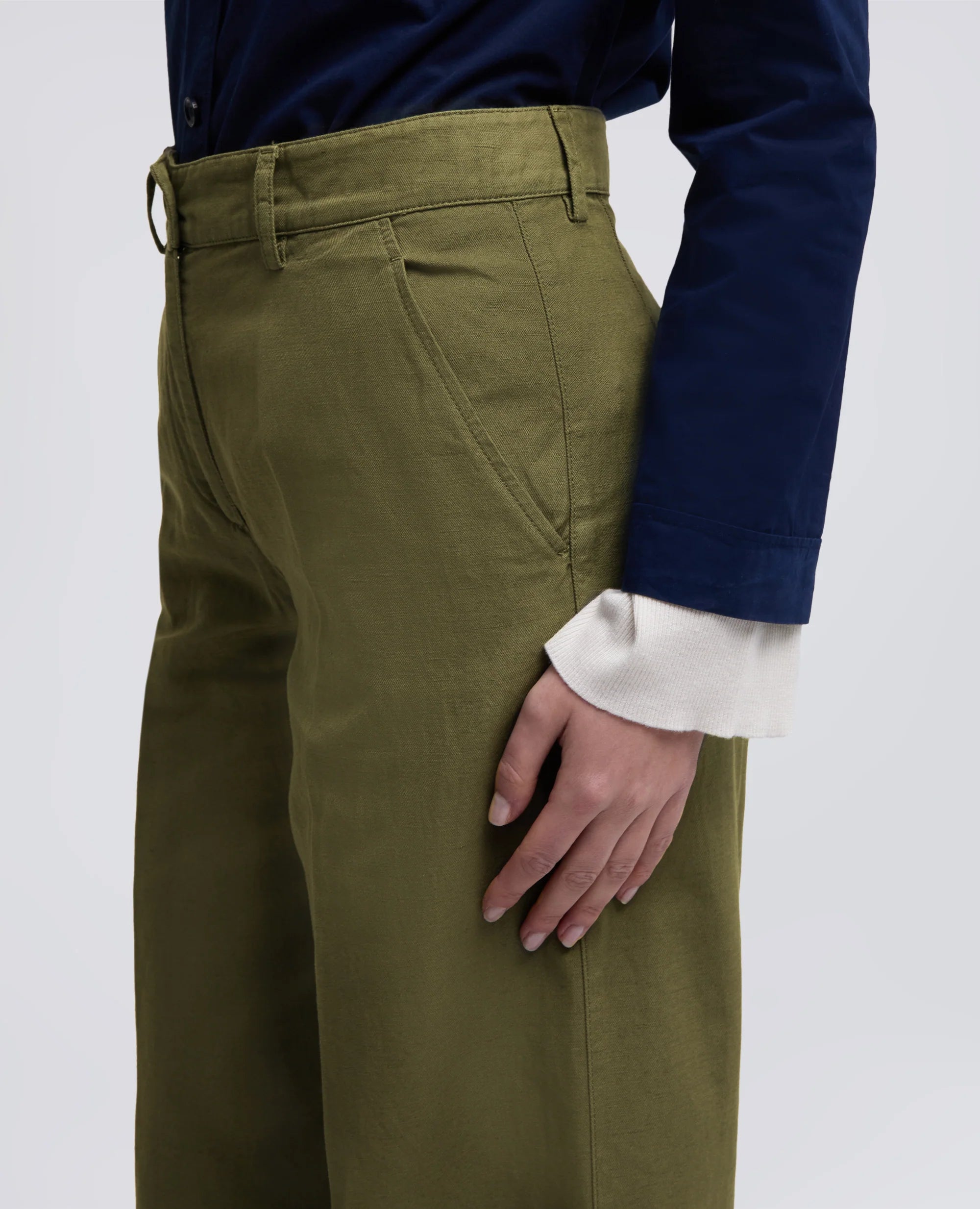 Aspesi Pantalone in Gabardina di Cotone e Lino Mod. 0188 Donna Militare
